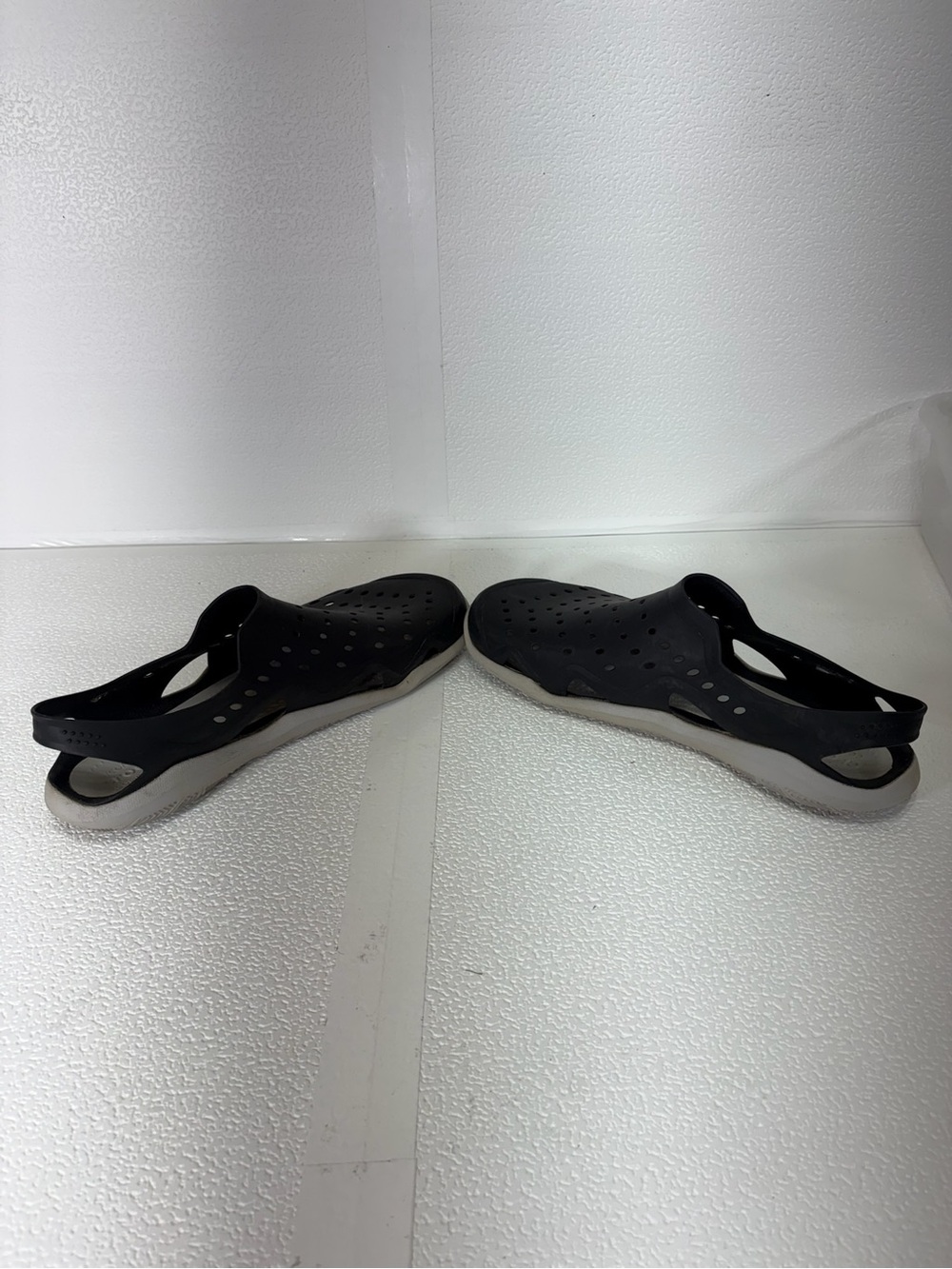 CROCS Men's Black Perforated Slip-On Sandals with Heel Strap s307 - Picture 3 of 7